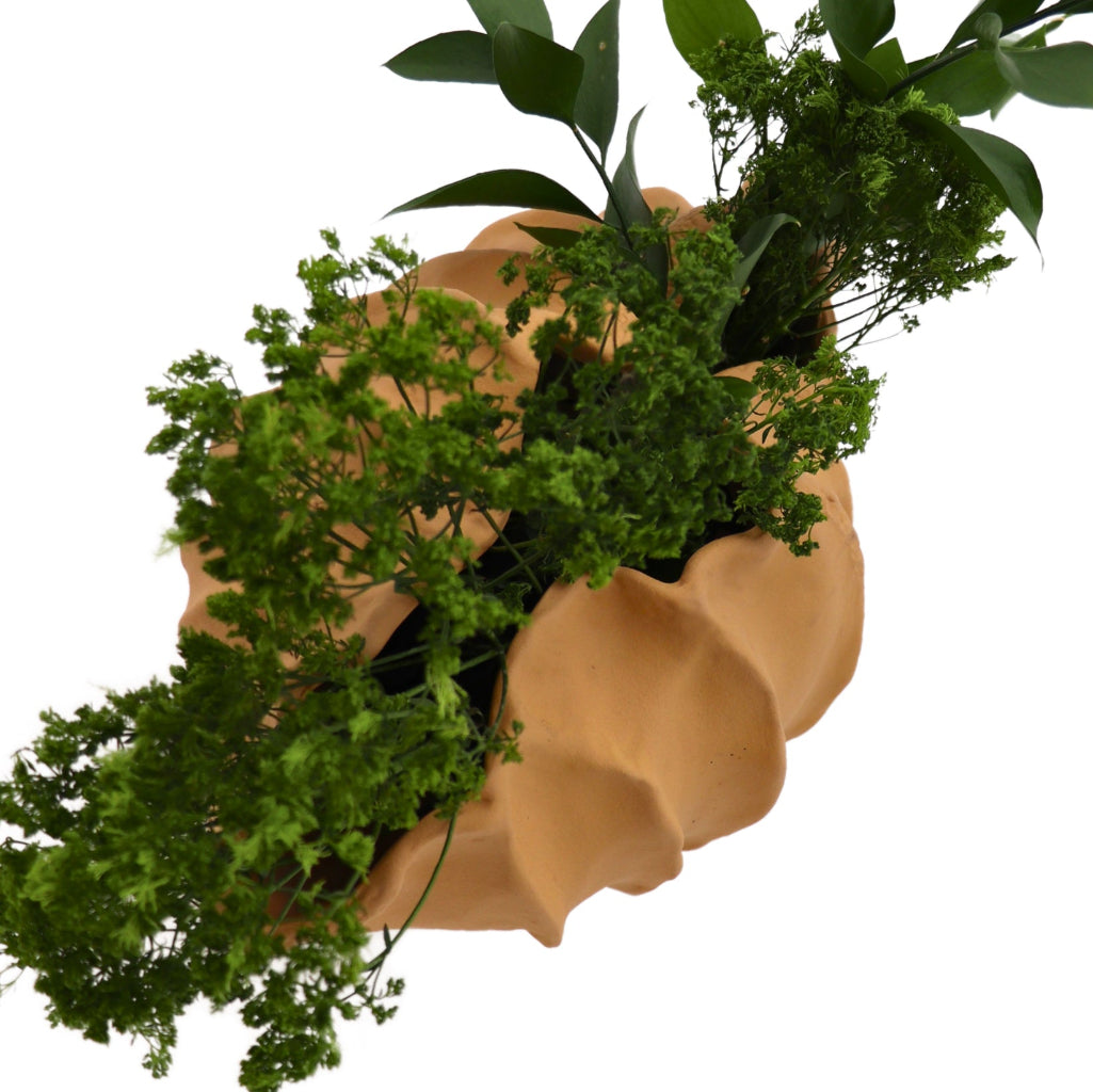 Sirene Shell Vase displayed as a complete set for luxury entertaining - Ro'Table NYC