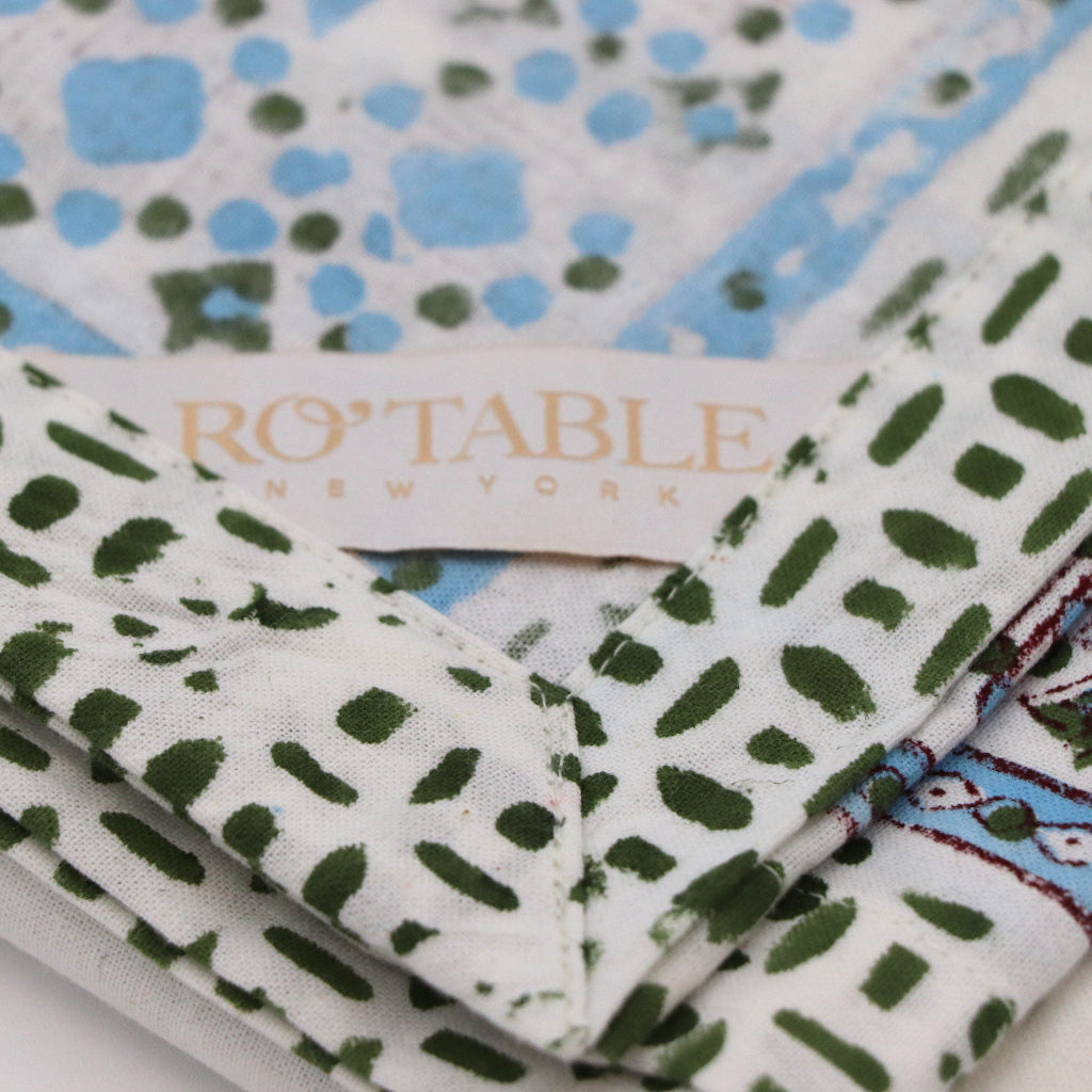 100% Organic Cotton - Toile de Blu Hortensia Tablecloth side view highlighting artisan linen craftsmanship - Ro'Table NYC