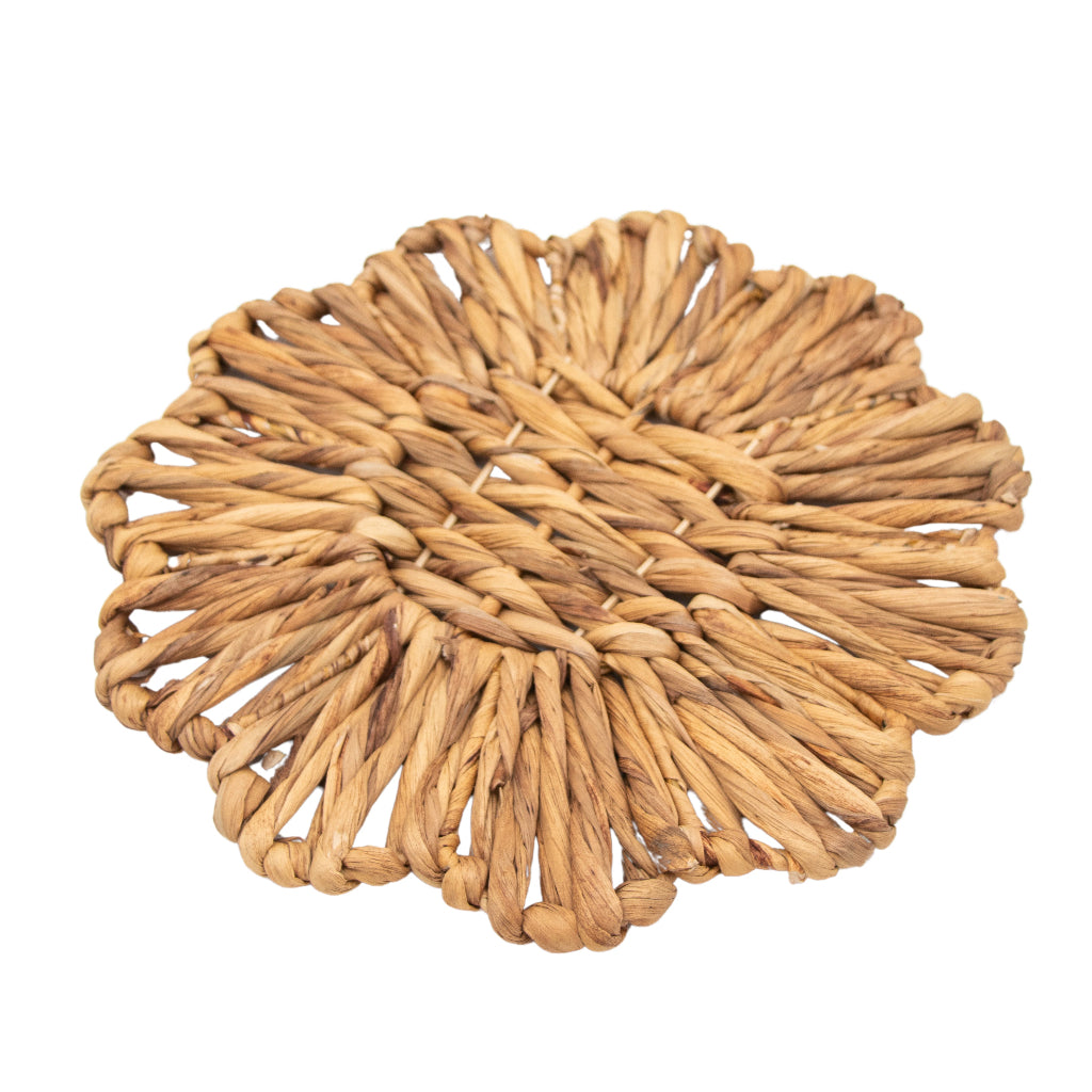 Scalloped Natural Rattan Charger - rattan placemat for elegant dinner parties | Ro'Table NYC