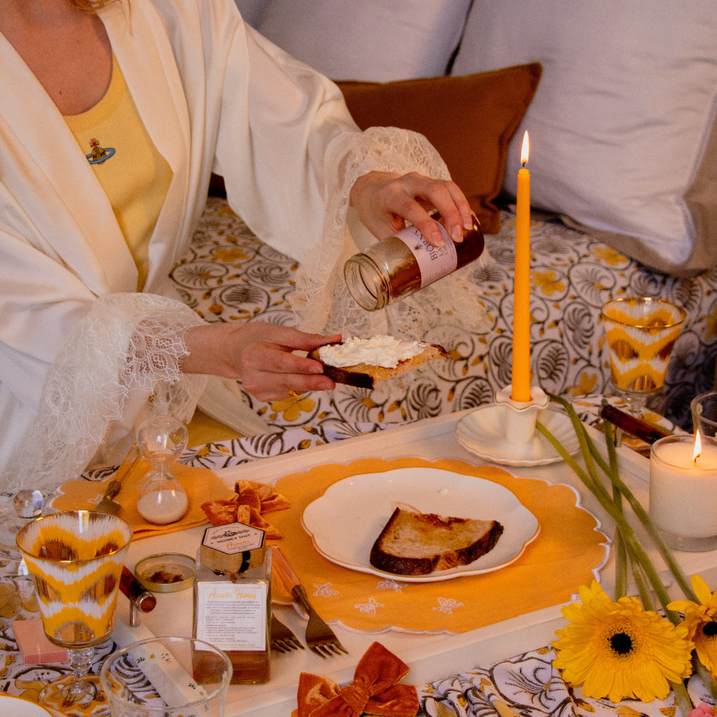 Bumble Voyage Placemat overhead view showing charming bumblebee design - Ro'Table NYC placemat