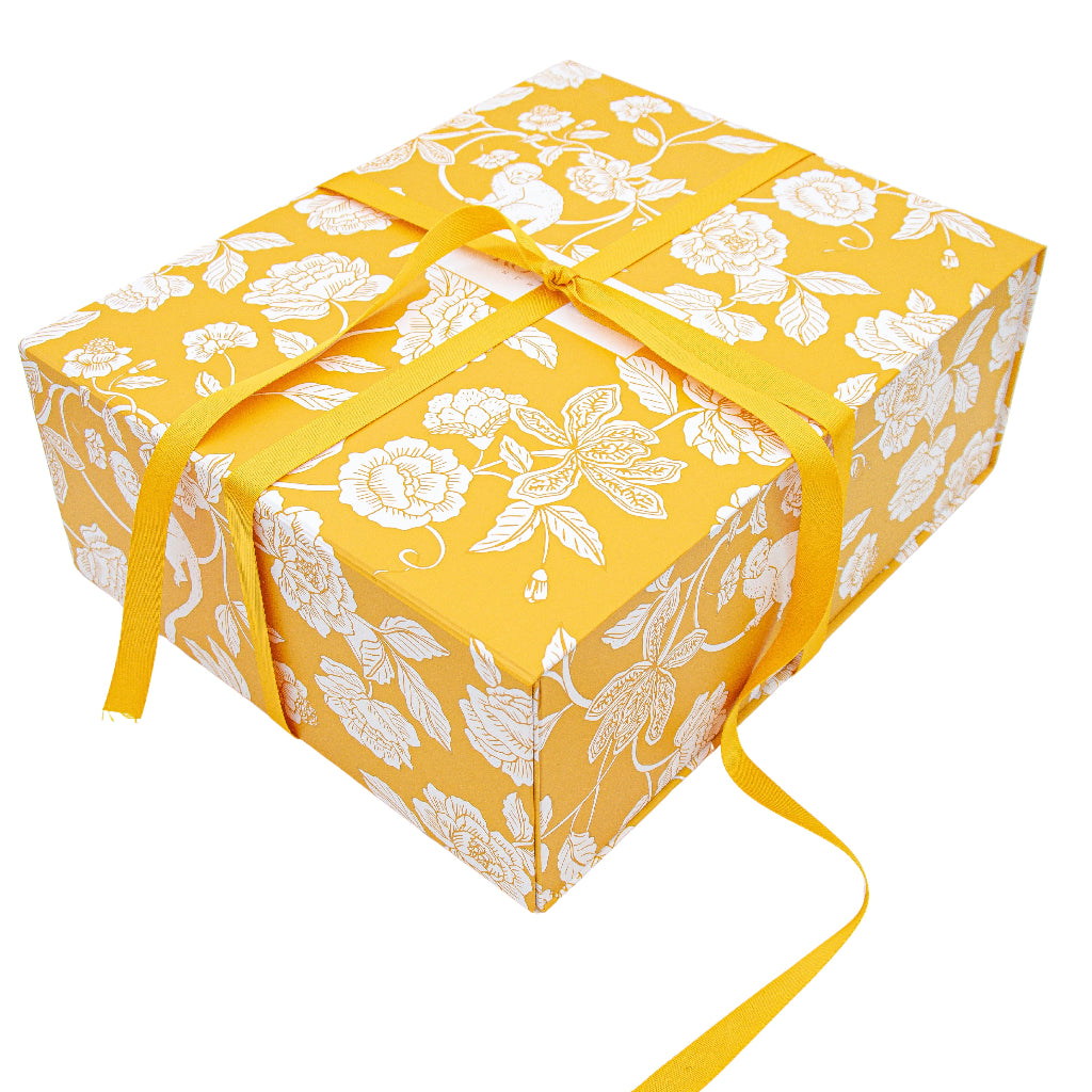 Magnetic Mustard Gift Box - Foldaway arranged with complementary tableware and decor - Ro'Table NYC