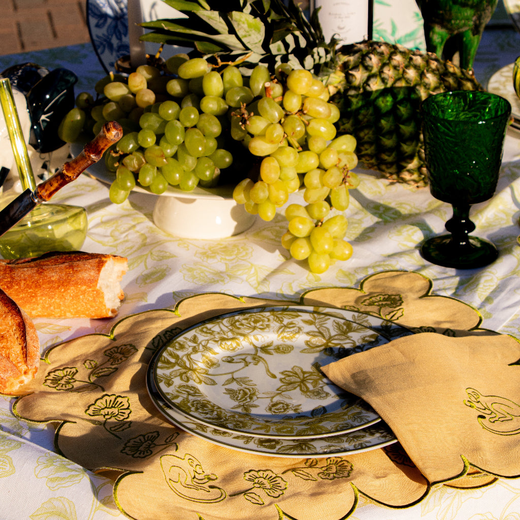 Pembroke Safari Starter Plate displayed as a complete set for luxury entertaining - Ro'Table NYC