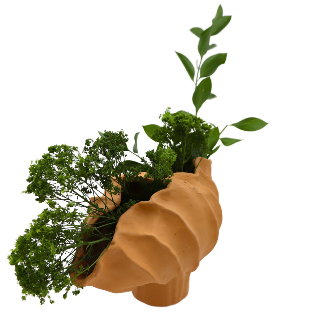 Sirene Shell Vase overhead view showing elegant silhouette and finish - Ro'Table NYC vase